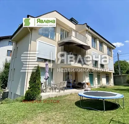 Снимка 2 — Четиристаен апартамент с двор в Малинова долина, София