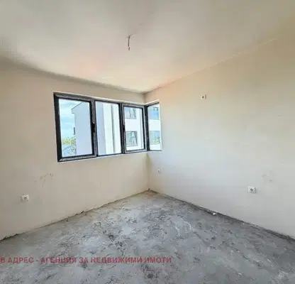 Снимка 2 — Тристаен апартамент в Търговище, Вароша