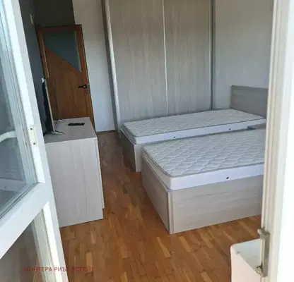 Снимка 4 — Тристаен апартамент в Аспарухово с две тераси и гледка