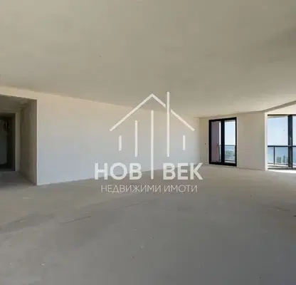 Снимка 5 — Просторен 4-стаен апартамент с морска панорама в Бриз, Варна