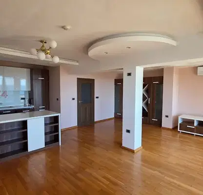 Снимка 5 — Тристаен апартамент с морска панорама в Бриз, Варна