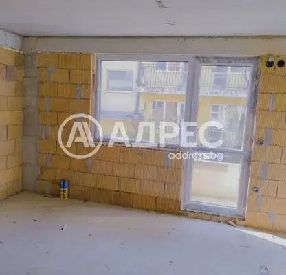 Снимка 4 — Двустаен апартамент във Варна, Център