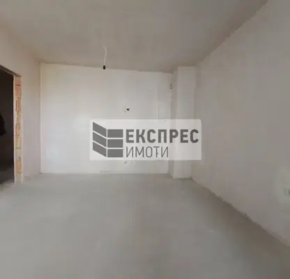 Снимка 3 — Двустаен апартамент с тераса в Център, Варна