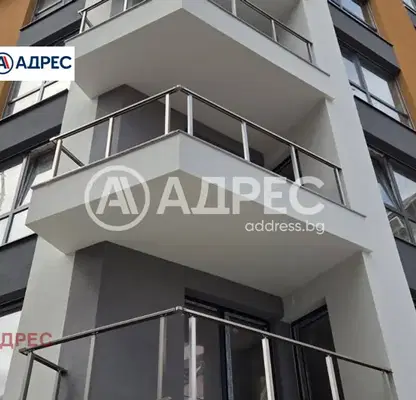 Снимка 2 — Двустаен апартамент във Варна, Център