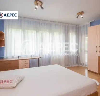 Снимка 2 — Просторен 3-стаен апартамент в Център, Варна с тераси