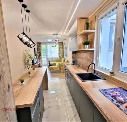 Photo 4 — Three-room apartment with two terraces in Center, Varna, Neptun