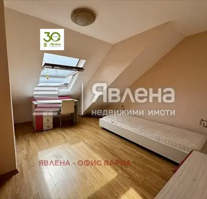 Снимка 2 — Тристаен апартамент с голяма тераса в Цветен квартал, Варна