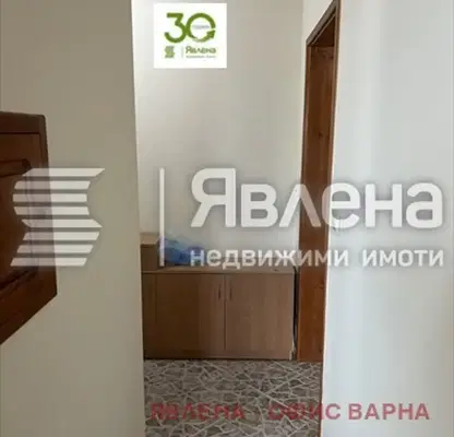 Снимка 4 — 3-стаен апартамент в Цветен квартал с югоизточно изложение