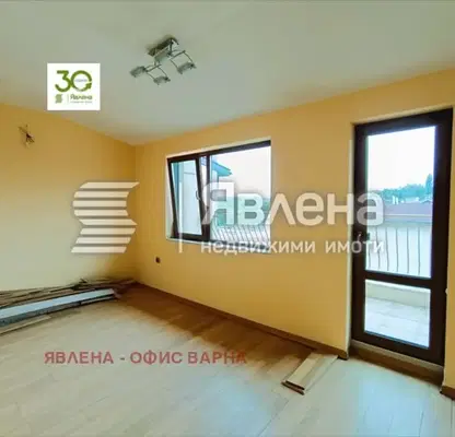 Снимка 4 — Тристаен апартамент във Варна, Галата