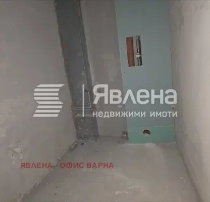 Снимка 5 — Тристаен апартамент с голяма тераса в Колхозен пазар, Варна