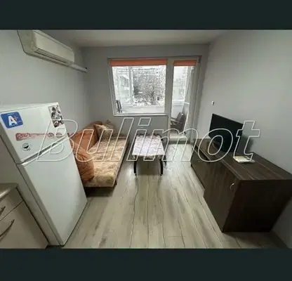 Снимка 4 — 2-стаен апартамент в Колхозен пазар, Варна, на 2 етаж