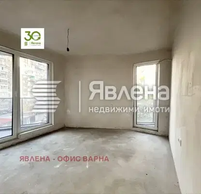 Снимка 2 — Двустаен апартамент във Варна, Лятно кино Тракия