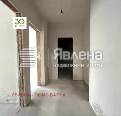 Снимка 3 — Двустаен апартамент във Варна, Лятно кино Тракия
