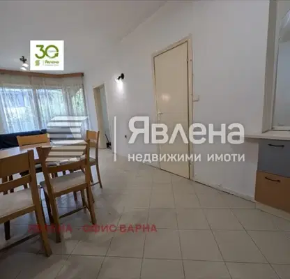 Снимка 4 — Тристаен апартамент във Варна, Лятно кино Тракия