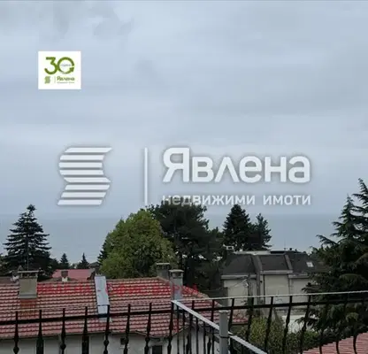 Снимка 2 — Просторен 3-стаен апартамент с морска панорама в м-т Долна Трака