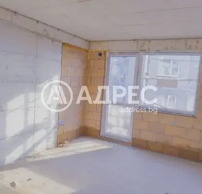 Снимка 5 — Двустаен апартамент във Варна, Погреби