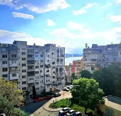 Снимка 4 — Четиристаен апартамент с морска гледка в Погреби, Варна