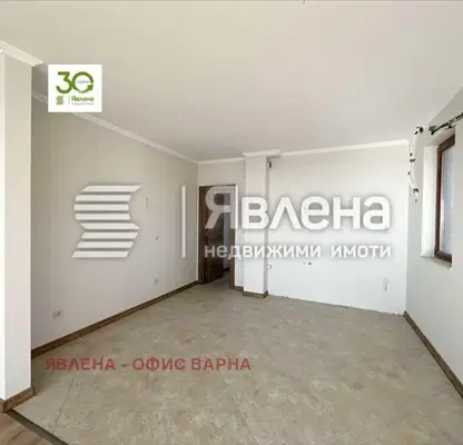 Снимка 2 — Тристаен апартамент с панорамна тераса във Виница, Варна