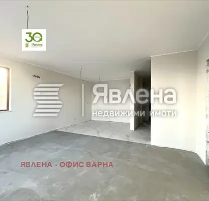 Снимка 2 — Тристаен апартамент с морска панорама във Виница, Варна