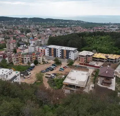 Снимка 3 — Четиристаен апартамент с морска панорама във Виница, Варна