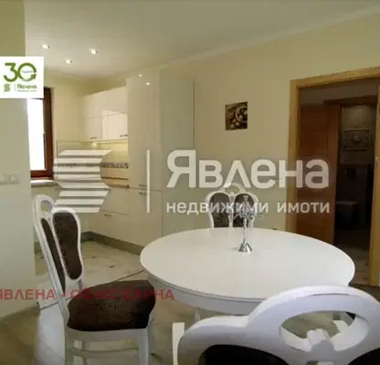 Снимка 5 — Тристаен апартамент във Варна, ВИНС-Червен площад