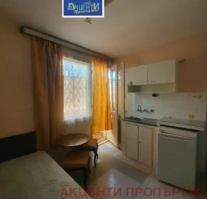 Снимка 2 — Едностаен апартамент във Велико Търново, Център