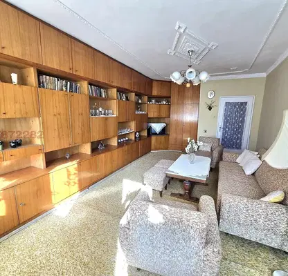 Photo 2 — Floor of House in Oblast Tyrgovishte, Omurtag