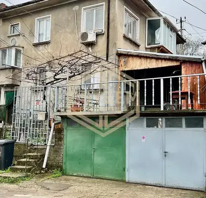 Снимка 2 — Етаж от къща в Русе, Веждата