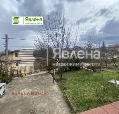 Снимка 2 — Триетажна къща с гараж и панорамна гледка в Банкя