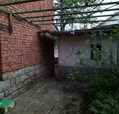 Снимка 4 — Къща в Перник, Варош