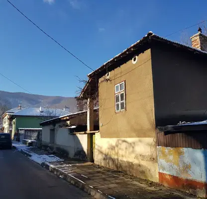 Photo 2 — House in област София, Pravec
