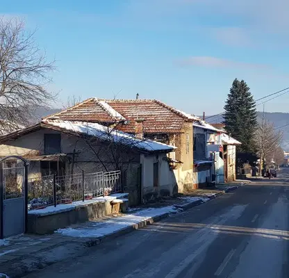 Photo 4 — House in област София, Pravec