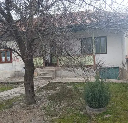 Снимка 5 — Къща с 2 500 кв.м двор в с. Драгомирово, обл. Велико Търново
