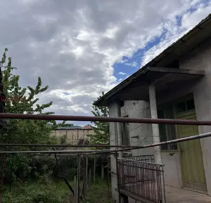 Снимка 2 — Къща с 3 стаи в с. Драговищица, област Кюстендил, с двор