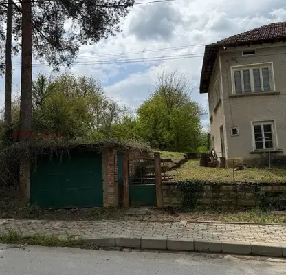 Снимка 3 — Къща с 3 постройки и двор в с. Дъбен, област Ловеч