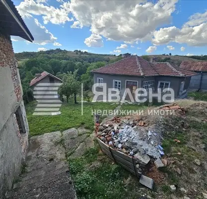 Снимка 2 — Къща в Перник, с. Големо Бучино