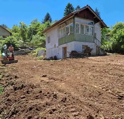 Photo 2 — House in област София, Lukovo