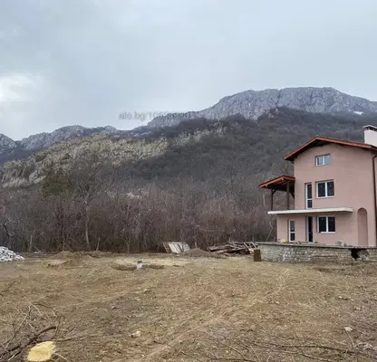 Снимка 3 — Тристаен къща с панорамна тераса в с. Лютиброд, обл. Враца