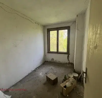 Снимка 5 — Двуетажна къща с 6 стаи в с. Патреш, обл. Велико Търново
