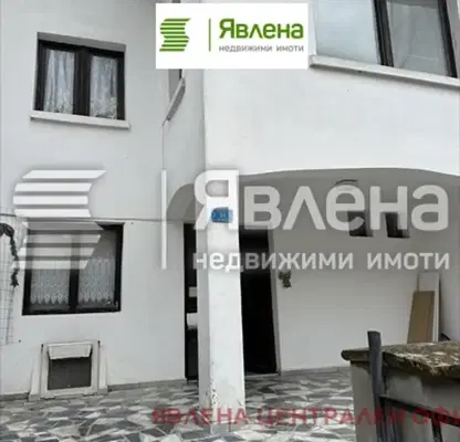 Снимка 2 — Просторна къща с 3 етажа в Созопол, близо до плаж