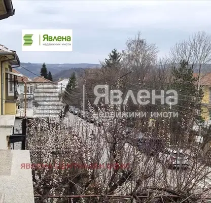 Снимка 2 — Самостоятелна къща с 3 спални в Центъра на Велико Търново