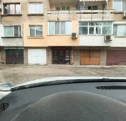 Снимка 2 — Магазин във Враца, Център