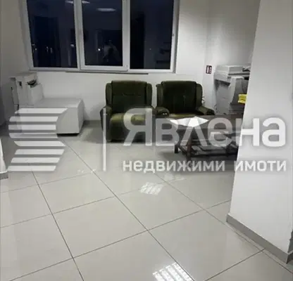 Снимка 2 — Склад в София, Военна рампа