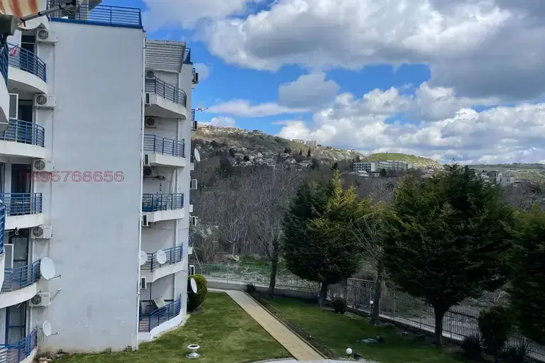 Two-room apartment with terrace and pool in Balchik