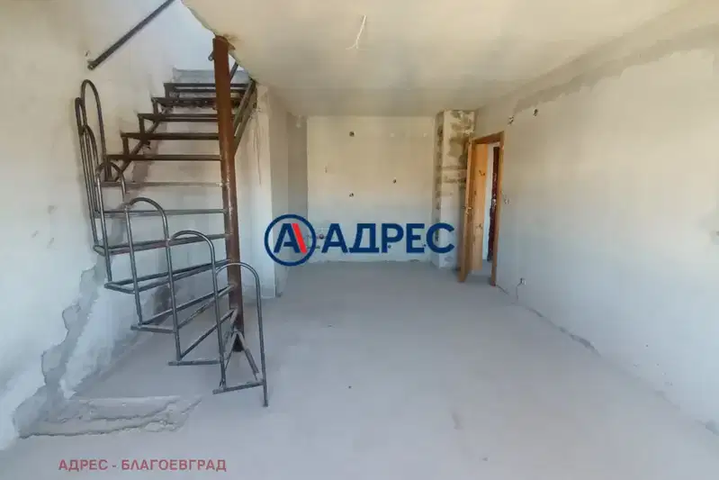 Тристаен апартамент в Благоев, Еленово 2