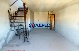 Тристаен апартамент в Благоев, Еленово 2