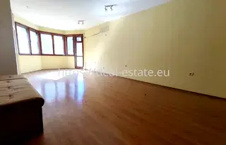 Тристаен апартамент в Благоев, Идеален център