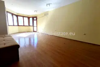 Тристаен апартамент в Благоев, Идеален център
