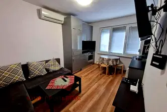 Тристаен апартамент в Благоев, Идеален център