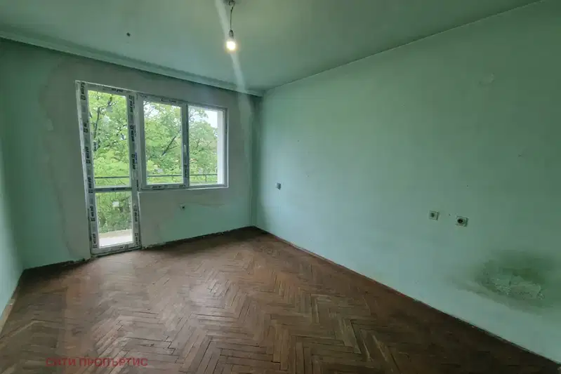 Тристаен апартамент в Благоев, Широк център
